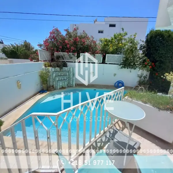 une villa en s+3 a la marsa