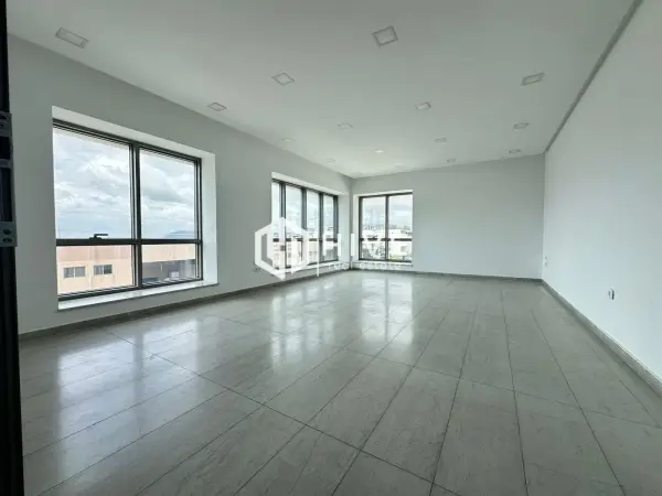 Immeuble à louer au Lac 3